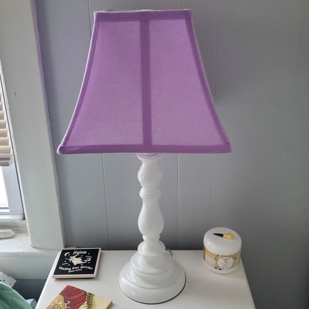 White candlestick tabletop lamp with purple bell lampshade, great condition